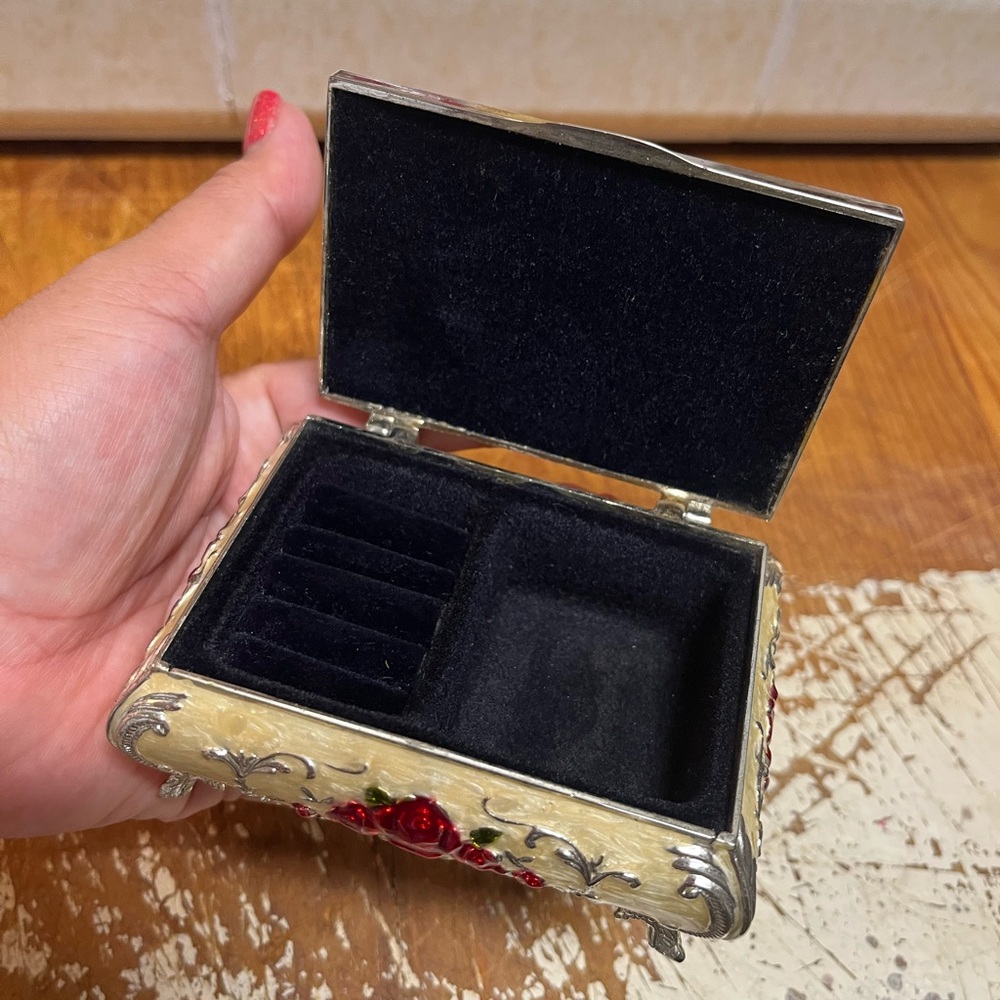 Jewelry box Metal Fooded Silver tone with enamel Rose decor - Picture 3 of 9